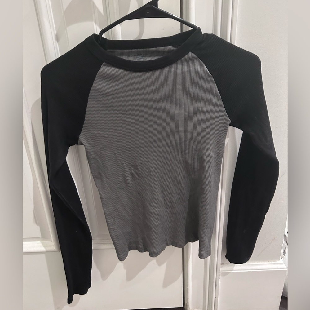 Brandy Melville long sleeve shirt